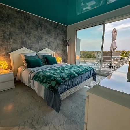 Apartment Rooftop, Sea View, Facing The Harbor, Near Center And Antibes