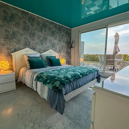 Rooftop Vue Face Port, Plages & Centre A Pied Apartment Antibes