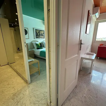 Penthouse - Panoramic Sea-View Rooftop, Port Vauban 아파트