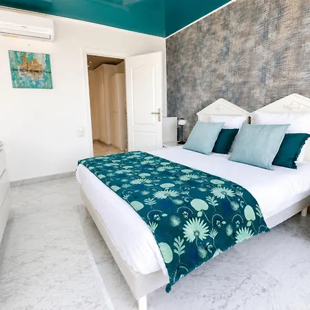 Penthouse - Panoramic Sea-view Rooftop, Port Vauban