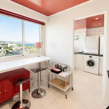 Penthouse - Panoramic Sea-view Rooftop, Port Vauban *