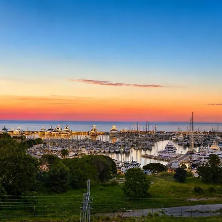 Penthouse - Panoramic Sea-view Rooftop, Port Vauban